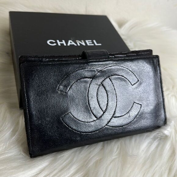 CHANEL Handbags - 💯Authentic Chanel Long Wallet 🍀